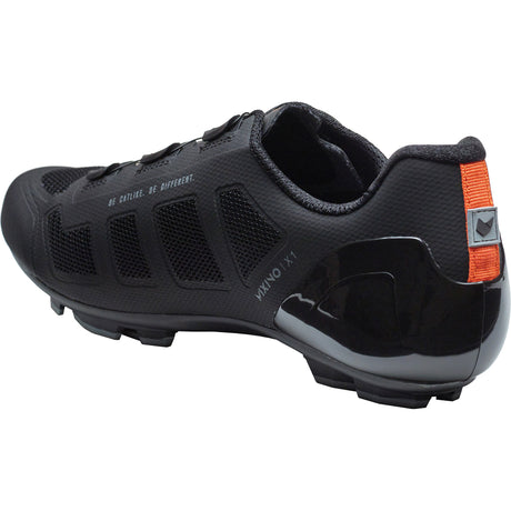 Katzenartige MTB-Schuhe Mixino XC1 Größe 40 Carbon Black