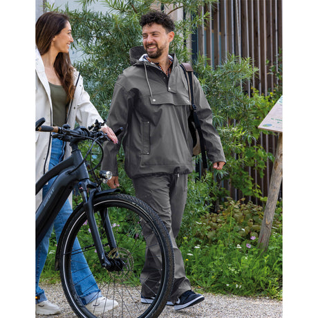 Mirage Regenmantel Niederschlag geschlossene Jacke - Größe M - Hergestellt aus Polyester weicher Berührung - Earl Grey