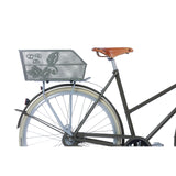 Basil Cento Flower Bicycle Basket en la parte posterior de Olive Green