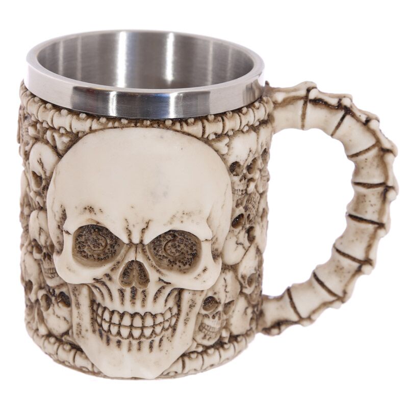 Totenköpfe mit Totenkopf-Emblem, dekorativer Bierkrug
