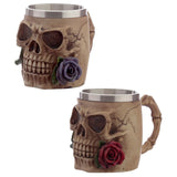 Dekorative Tasse mit Totenkopf-Rosen