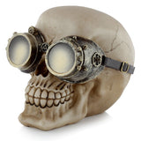 Wohnaccessoire im Steampunk-Stil mit Totenkopf und Brille