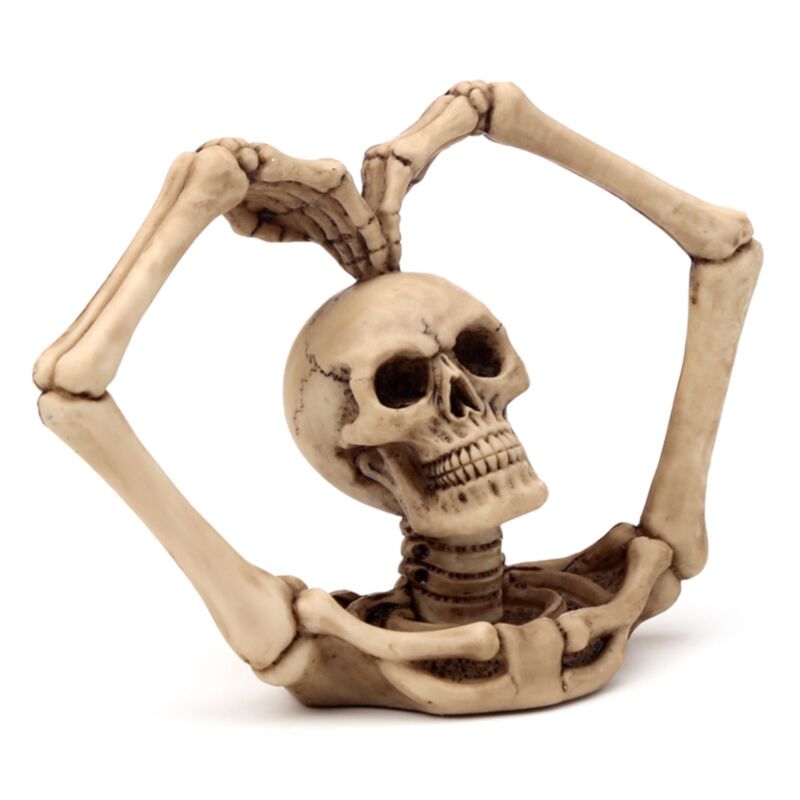 Wohnaccessoire mit Totenkopf und Skelettarmen, Herz