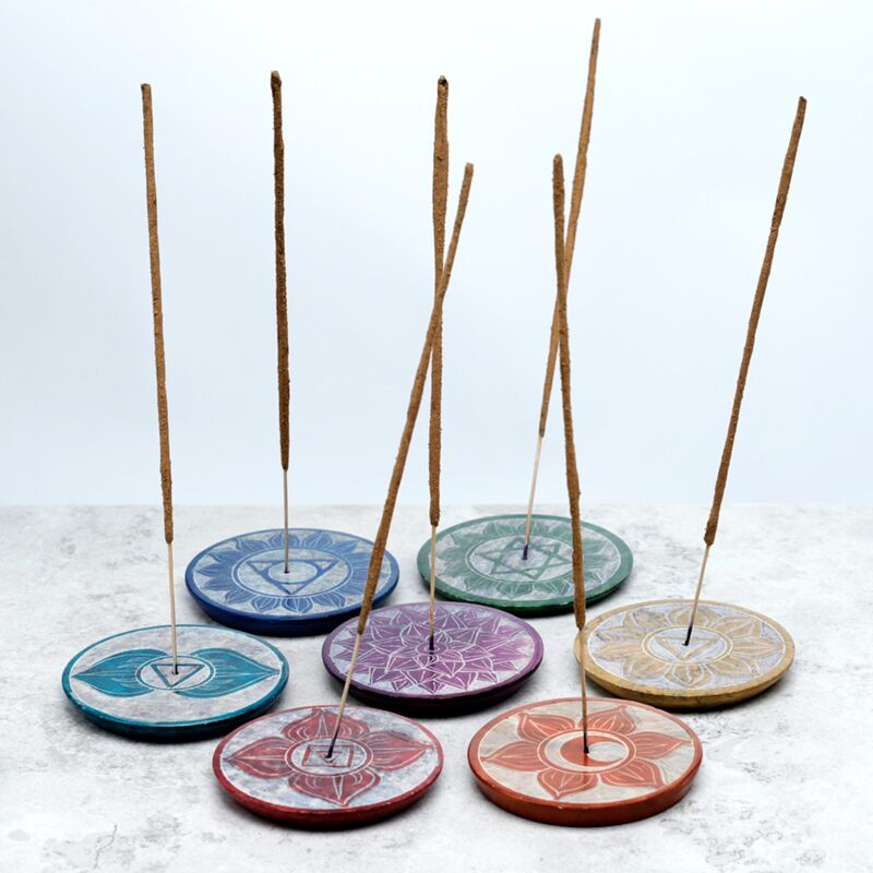 Runder Chakra-Räucherstäbchenhalter aus Speckstein