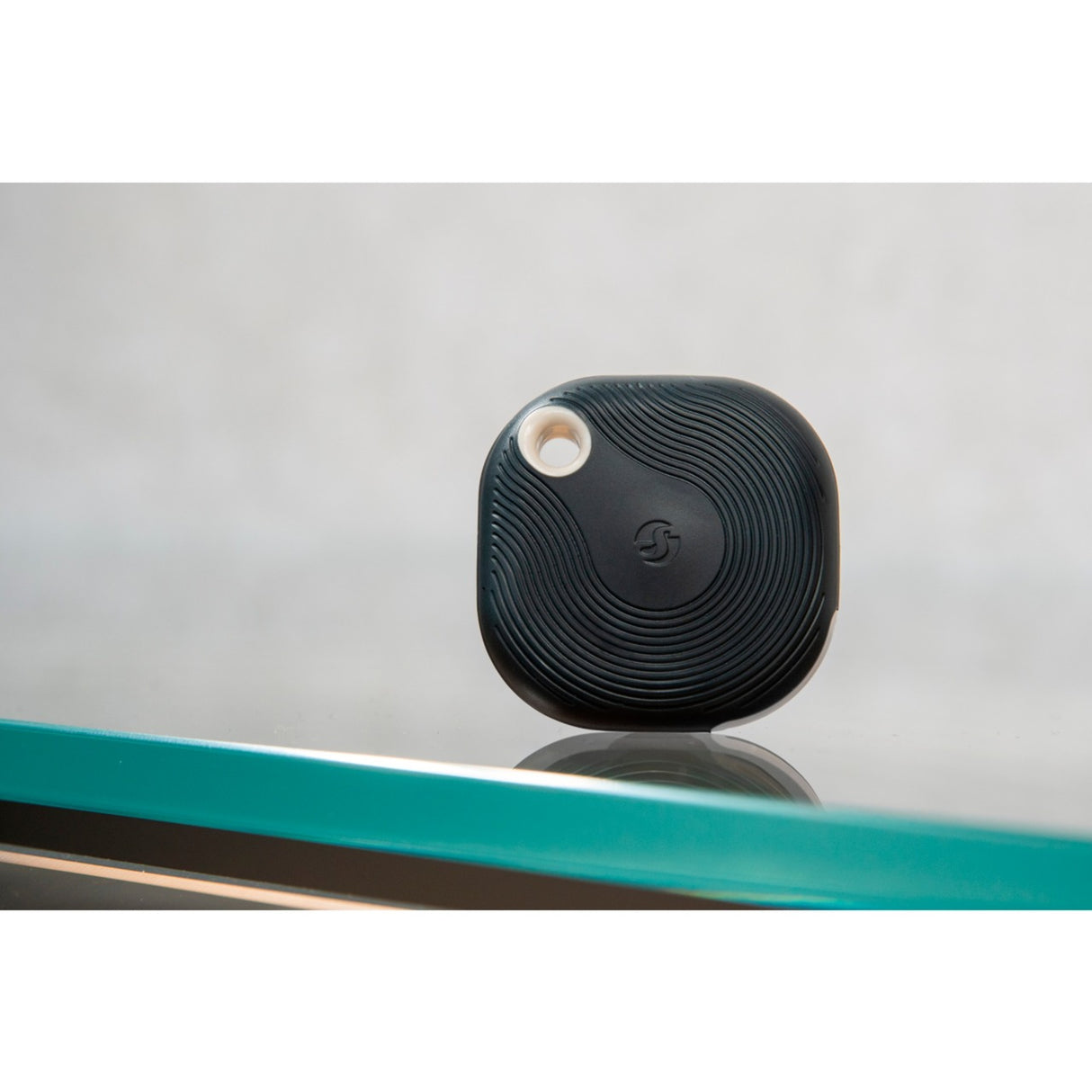 Shelly Blu Button Hart 1