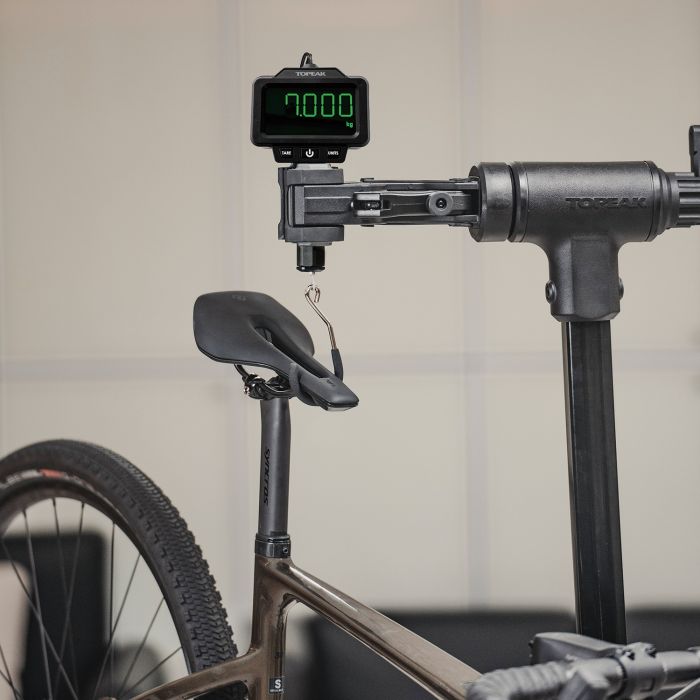 Das Team von Topeak Bike Scale stellt eine digitale Waage vor