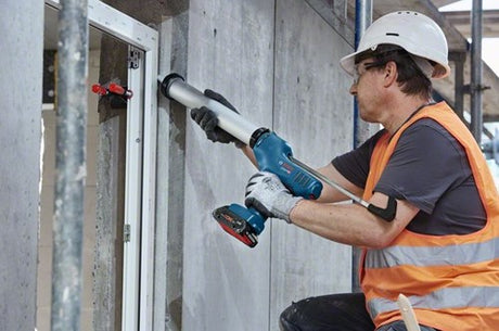 Bosch blauw gcg 18 v-600 accu kitspuit voor 310 ml patronen en 400 ml worsten | zonder accu's en lader - 06019c4001