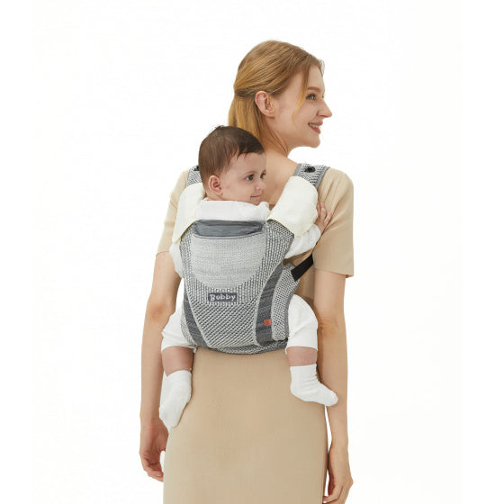 Chipolino Bobby Ergonomische Babytrage mit Kapuzenfliegen mehrfarbig
