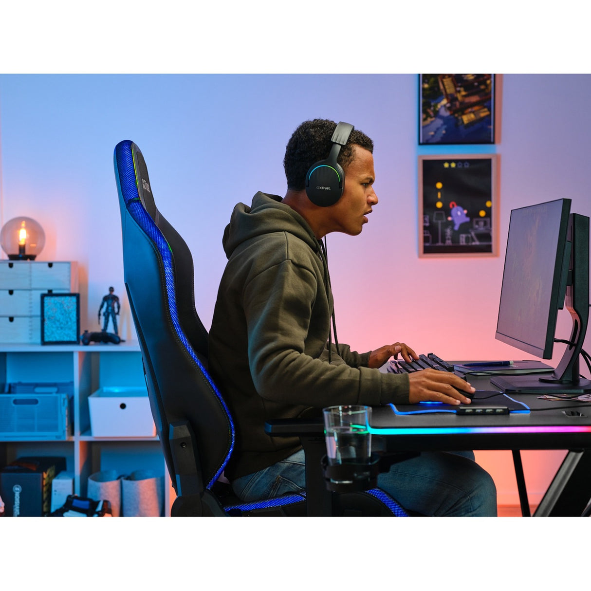 Vertrauen Sie dem GXT 709 Luminus RGB-Gaming-Schreibtisch