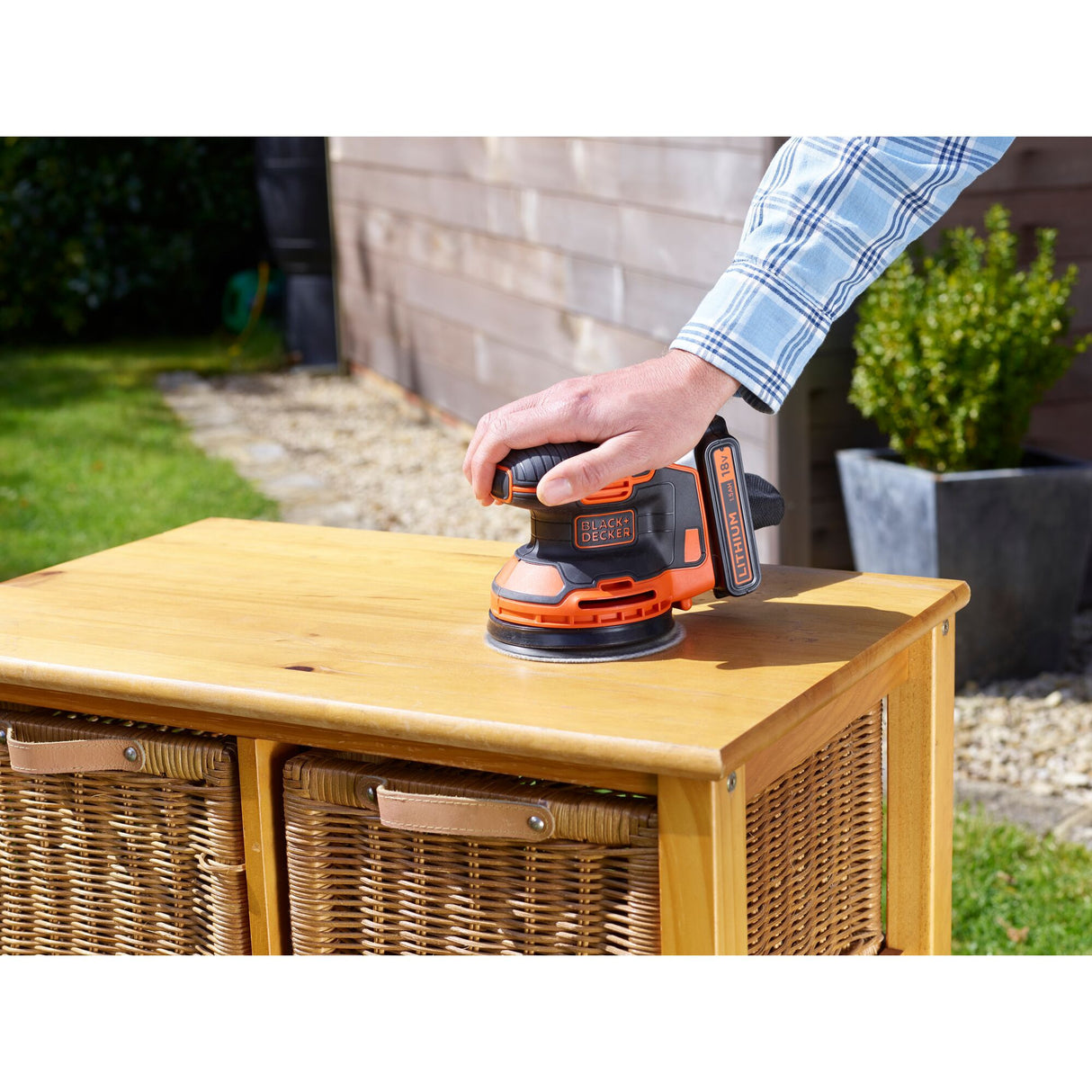 Black+decker bdcros18 18V Akku-Exzenterschleifer (schwarzorange, Aufbewahrungstasche, Ladegerät und Akku im Lieferumfang enthalten)