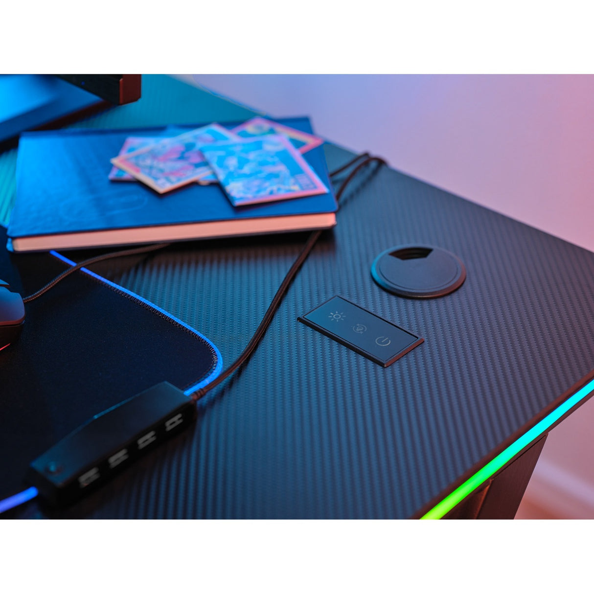 Vertrauen Sie dem GXT 709 Luminus RGB-Gaming-Schreibtisch