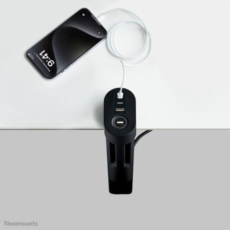 Neomounts DS22-840BL6 Tischsteckdose mit Klemme und USB-C- und USB-A-Anschlüssen – Schnelllade-Steckdosenleiste (schwarz)