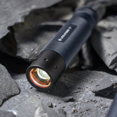 Ledlenser T² LED-Taschenlampe zum 25-jährigen Jubiläum (dunkelblau, 240 lm, 6000–8000 K)