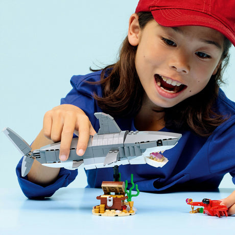 Lego Bauspielzeug „Wilder Hai mit Schatztruhe“ (31381)