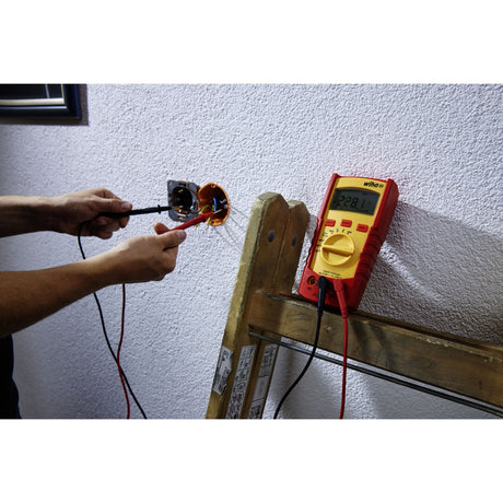 Wiha Digitalmultimeter bis 600 V AC, Cat IV Messgerät (Rot Gelb)