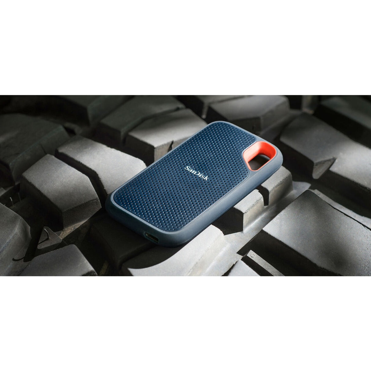 Sandisk Extreme Portable v2, 2 TB externe SSD (schwarz orange, SDSSDE61-2t00-G25, USB-C)