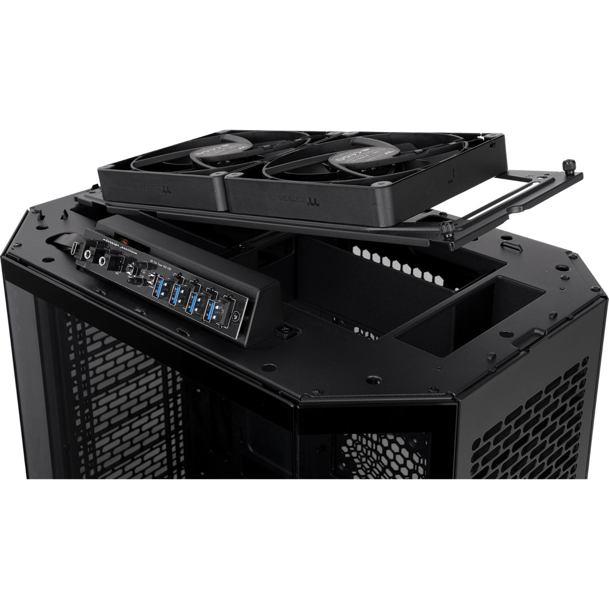 Thermaltake the tower 600 midi tower behuizing (zwart | 4x usb-a | 1x usb-c | tempered glass)