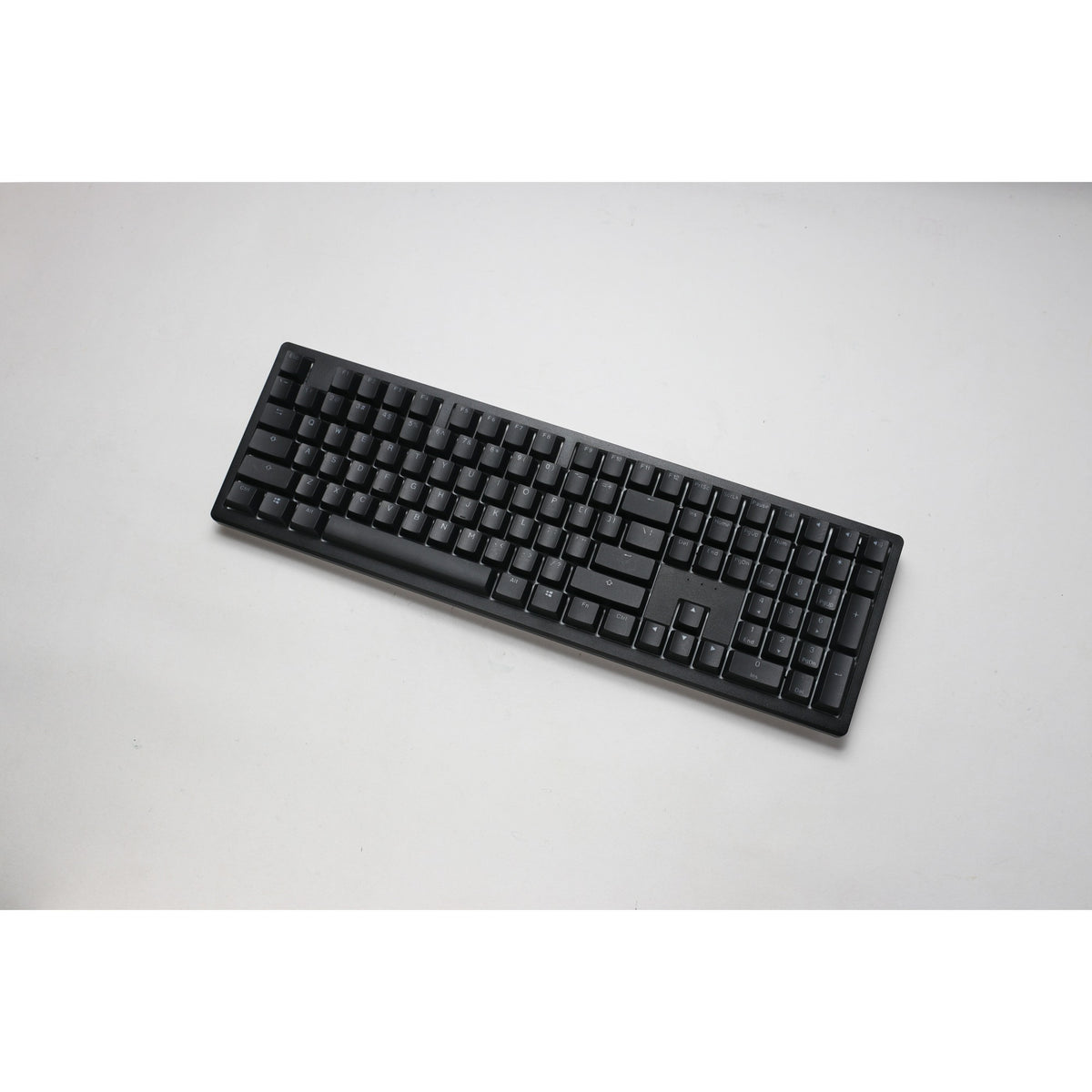 Ducky Zero 6108 Classic Black RGB mechanische Gaming-Tastatur (Schwarz, US-Layout (QWERTZ), Cherry MX2A Braun, 100 %, RGB-LEDs, Double-Shot PBT, Hot Swap, 2,4 GHz | Bluetooth | USB-C)