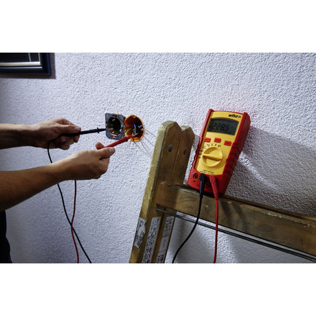 Wiha Digitalmultimeter bis 600 V AC, Cat IV Messgerät (Rot Gelb)