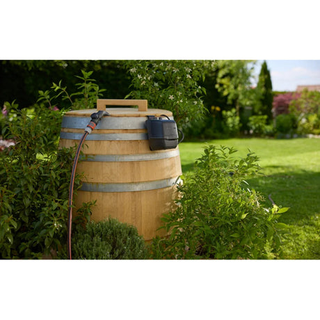 Gardena Akku Regenfasspumpe 2400 Comfortautomatic 18V P4A Fertigset inkl. Akku und Ladegerät (dunkelgrau schwarz, 14605-20 | Pumpe | Akku | Ladegerät | Schlauch und Anschluss)