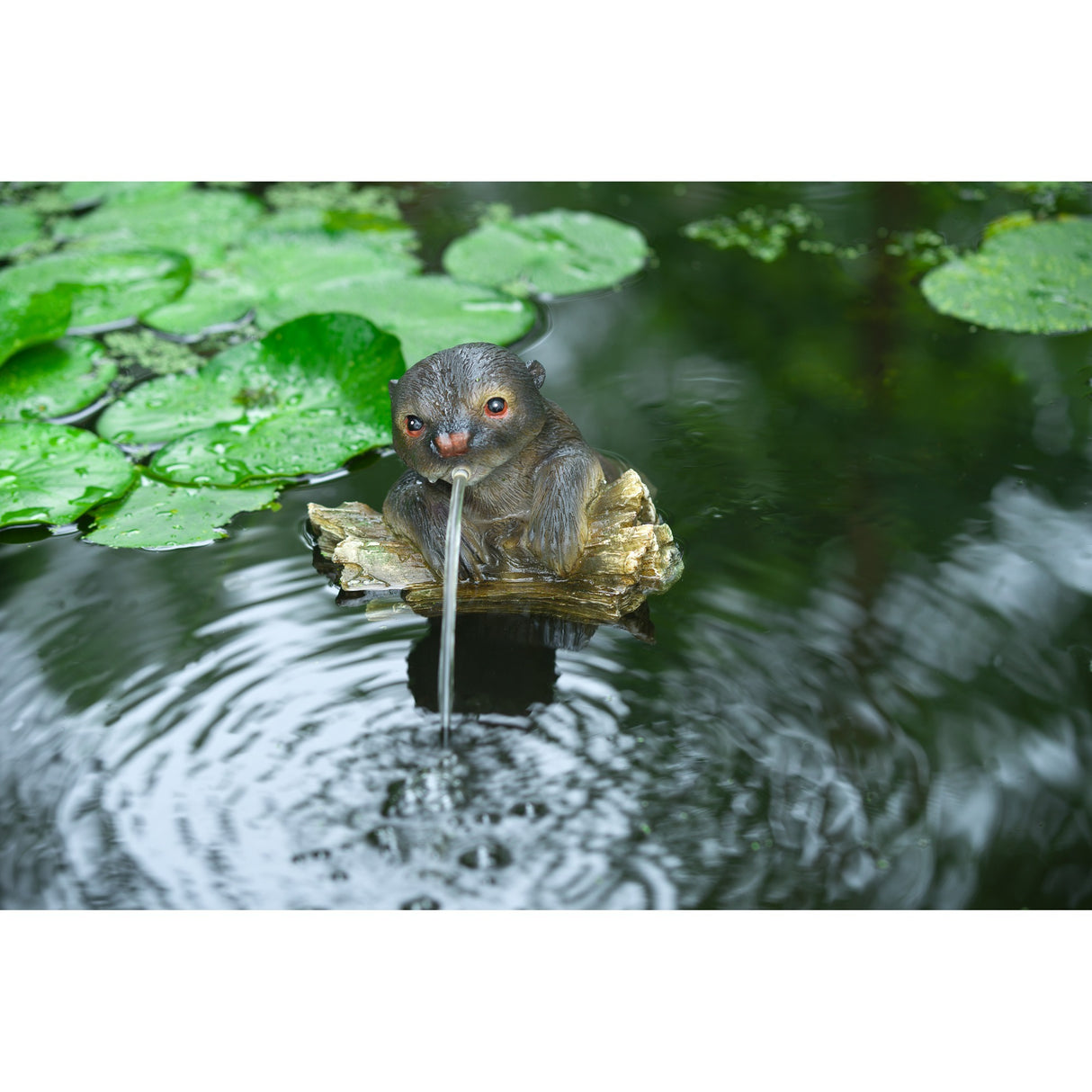 Ubbink schwimmende Spray -Figur Otter am Baumstamm