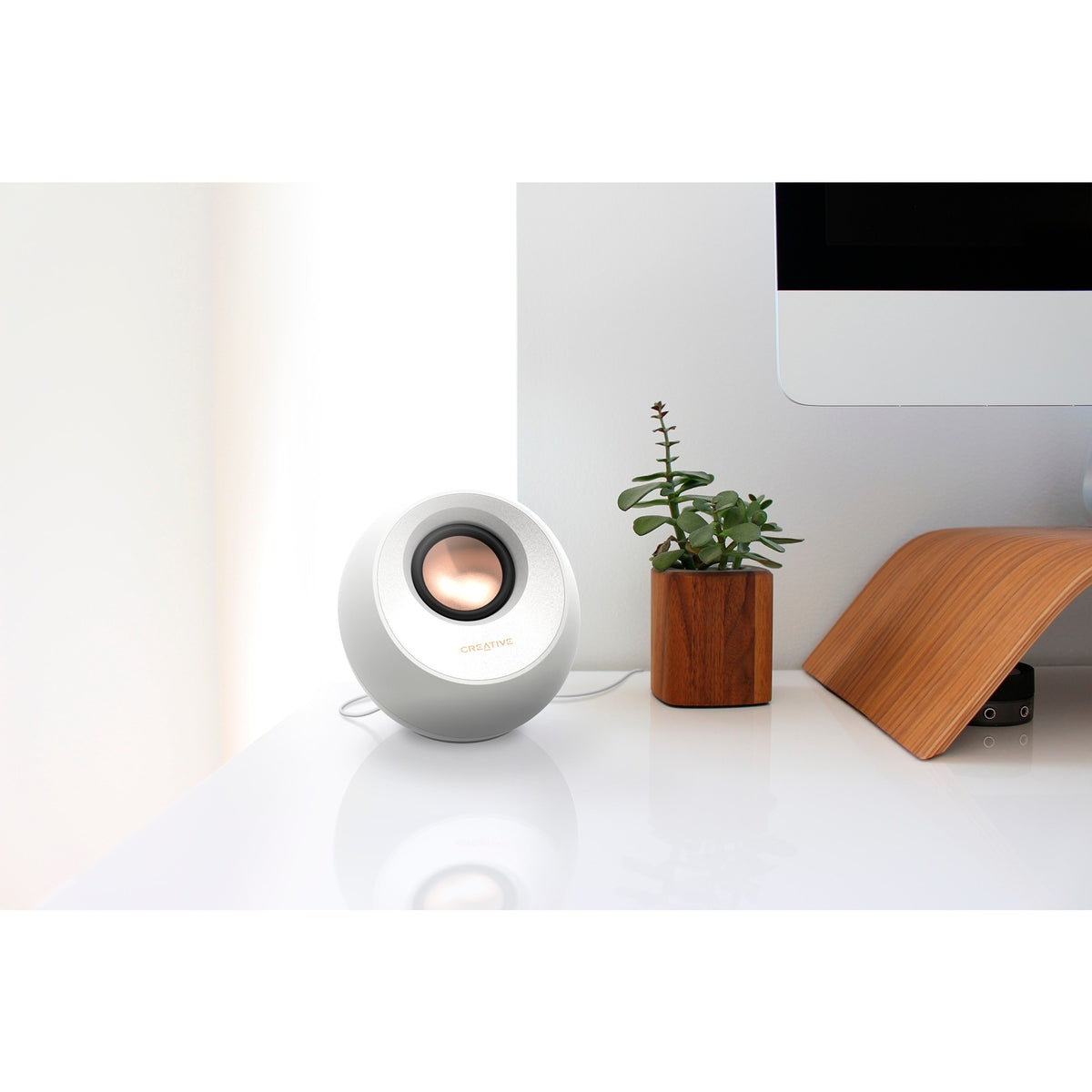Creative Pebble V3 PC-Lautsprecher (weiß, Bluetooth, USB-C, Aux)