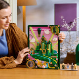 Lego 75685 „Wicked Emerald City“ als Wandkunst