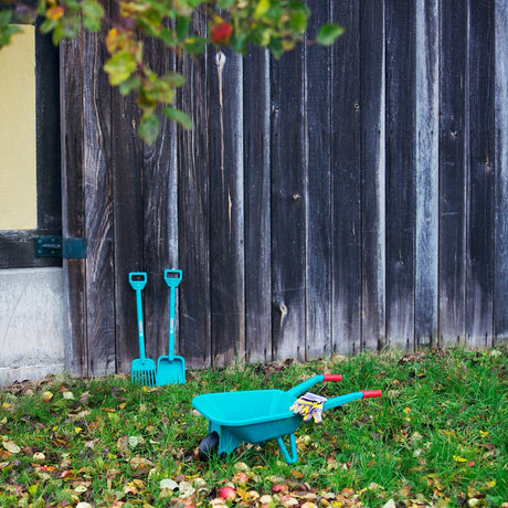 Theo Klein Bosch Gartenspielset mit Schubkarrenspielgerät (4-teilig)