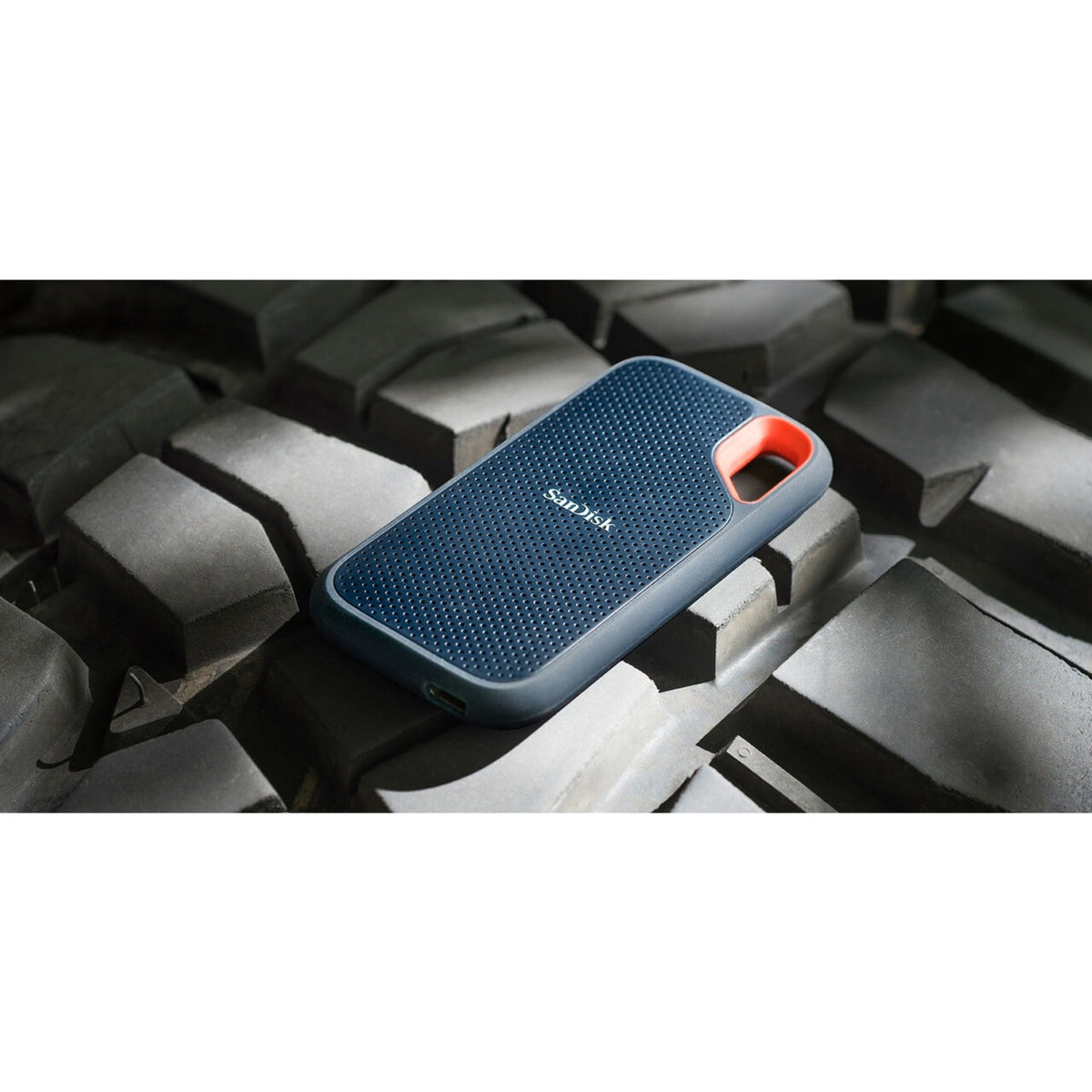 Sandisk Extreme Portable v2, 2 TB externe SSD (schwarz orange, SDSSDE61-2t00-G25, USB-C)