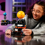 Lego Technic – Bauspielzeug „Erde und Mond in Bewegung“.
