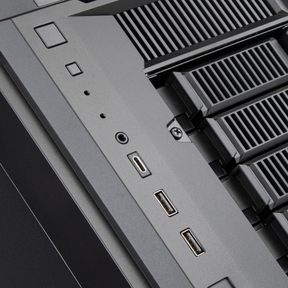 Silverstone CS382 Mini-Tower-Gehäuse (schwarz | 2x USB-A | 1x USB-C)