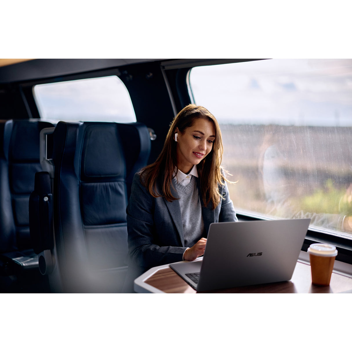 Asus expertbook p5 pm5606cga-pl0034x 16 copilot+ laptop (grau | ryzen ai 7 445 | radeon 840m | 32 GB | 1 TB SSD)