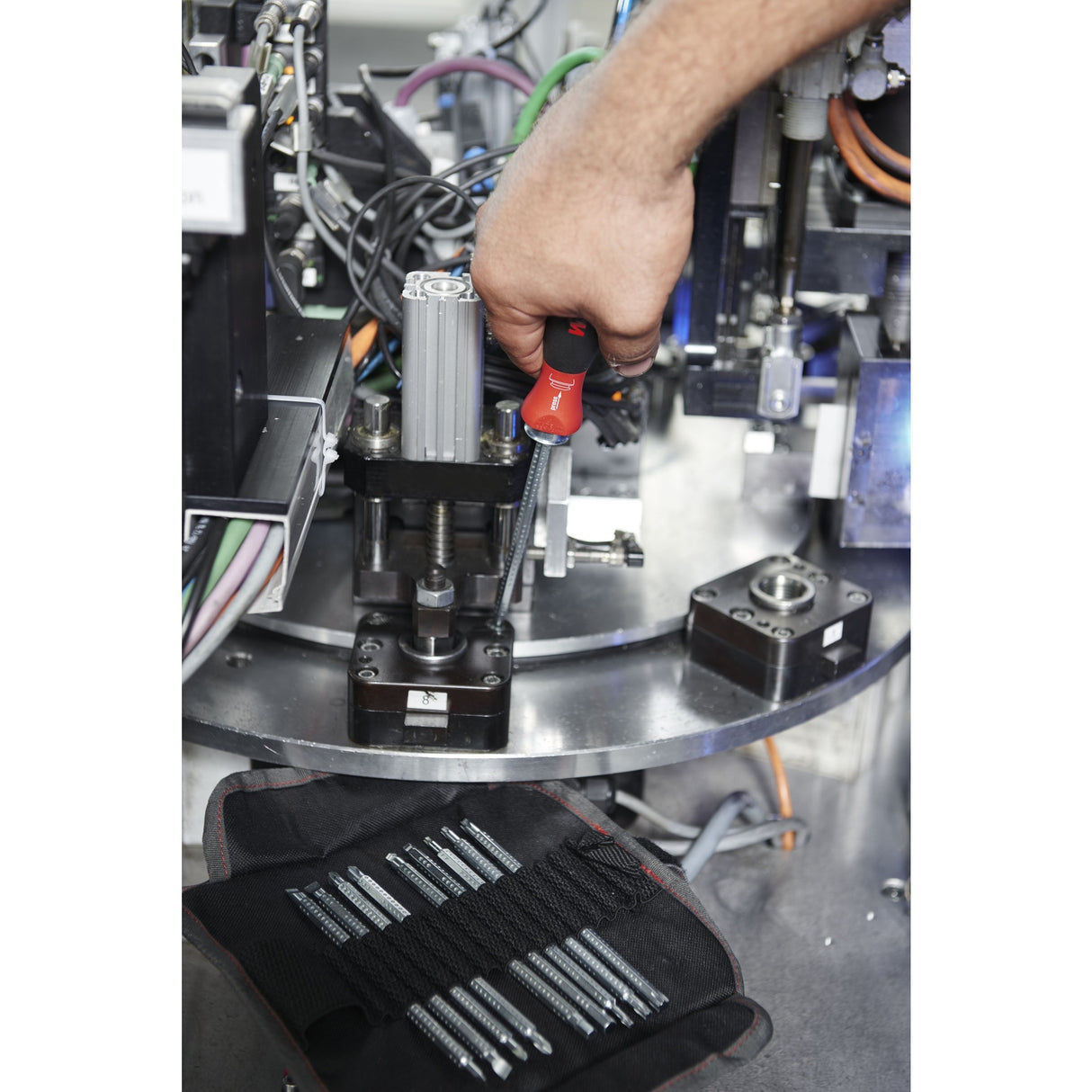 Wiha Schraubendreher mit Wechselklingen-Set System 6 (schwarz rot, 9-teilig, inkl. Rolltasche)