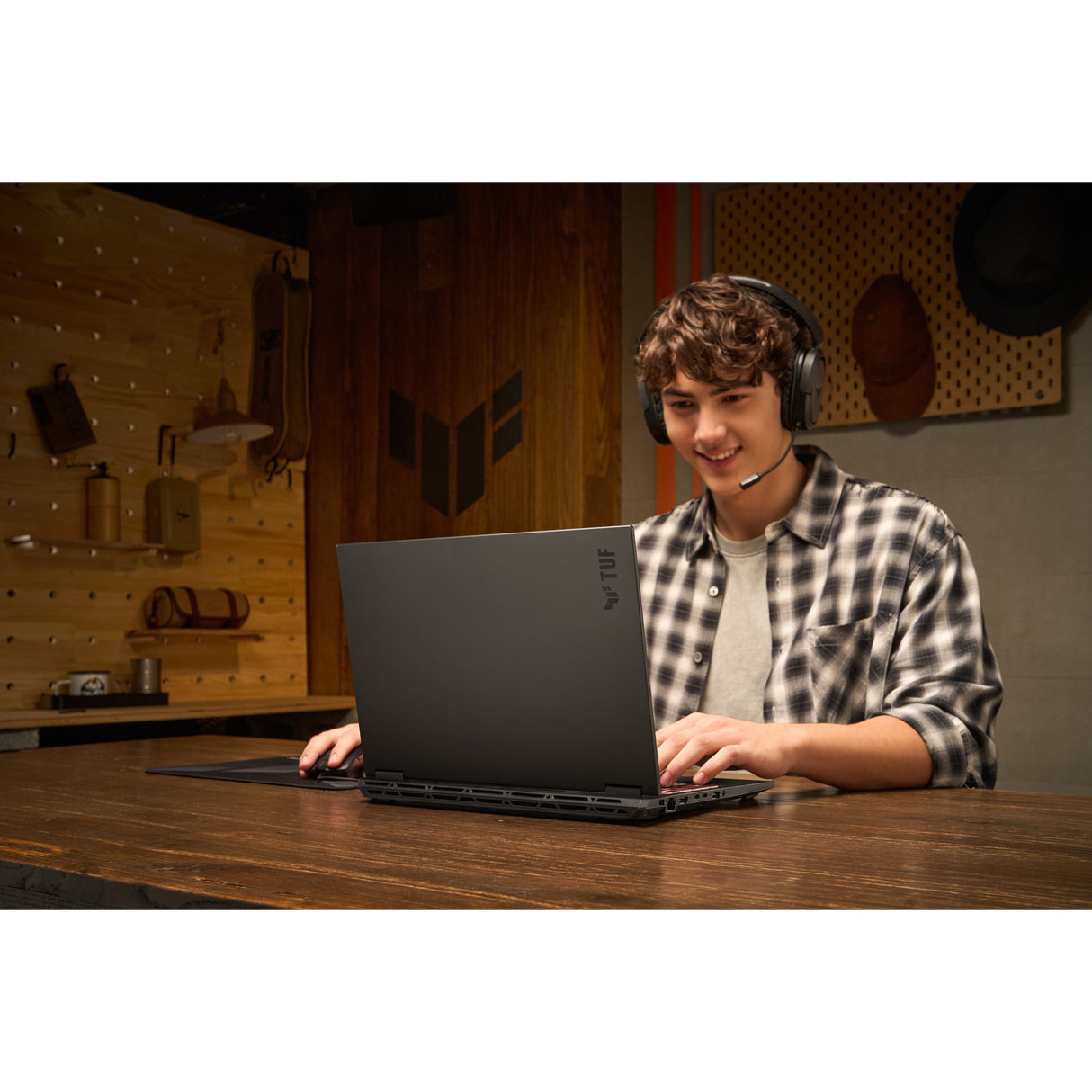 Asus Tuf Gaming A16 FA608um-RV253W 16 Gaming-Laptop (Grau | Ryzen 7 260 | RTX 5060 | 16 GB | 1 TB SSD)