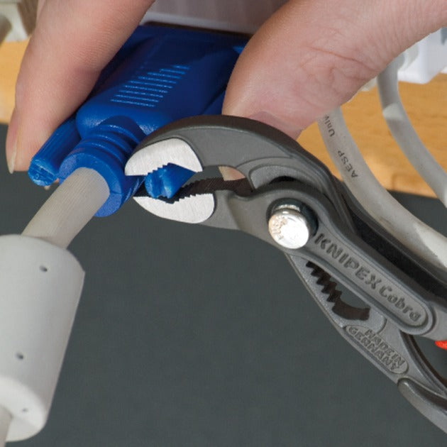 Knipex Cobra – verstellbare Wasserpumpenzange – 125 mm – rutschfester Griff