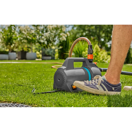 Gardena Bewässerungspumpe 5200 Silent Set mit Schlauch und Saugeinheit (dunkelgrau türkis, 09085-20 | Pumpe | 20 m Schlauch | 3,5 m Saugeinheit)