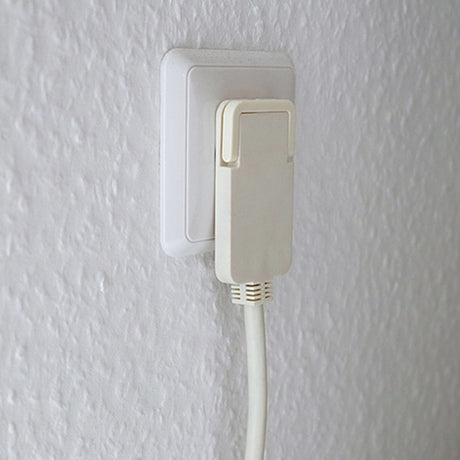Brennerstuhl Comfort-Line Plus Steckdosenleiste 4-fach (mit Flachstecker, Schalter, 2 m Kabel und extra großen Abständen zu den Steckdosen) Farbe: Weiß