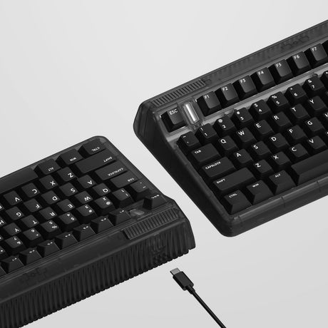 Iqunix OG80 Dark Side kabellose mechanische Tastatur (schwarz, US-Layout (QWERTZ), Gateron-Rot, 80 % (TKL), RGB-LEDs, Hot-Swap-fähig, PBT, 2,4 GHz | Bluetooth 5.1 | USB-C)