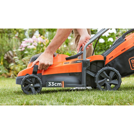 Black+Decker BCMW3318L2-QW 2x 18V Rasenmäher (orange schwarz, 2x 18V 2,5Ah Akku und Ladegerät im Lieferumfang enthalten)