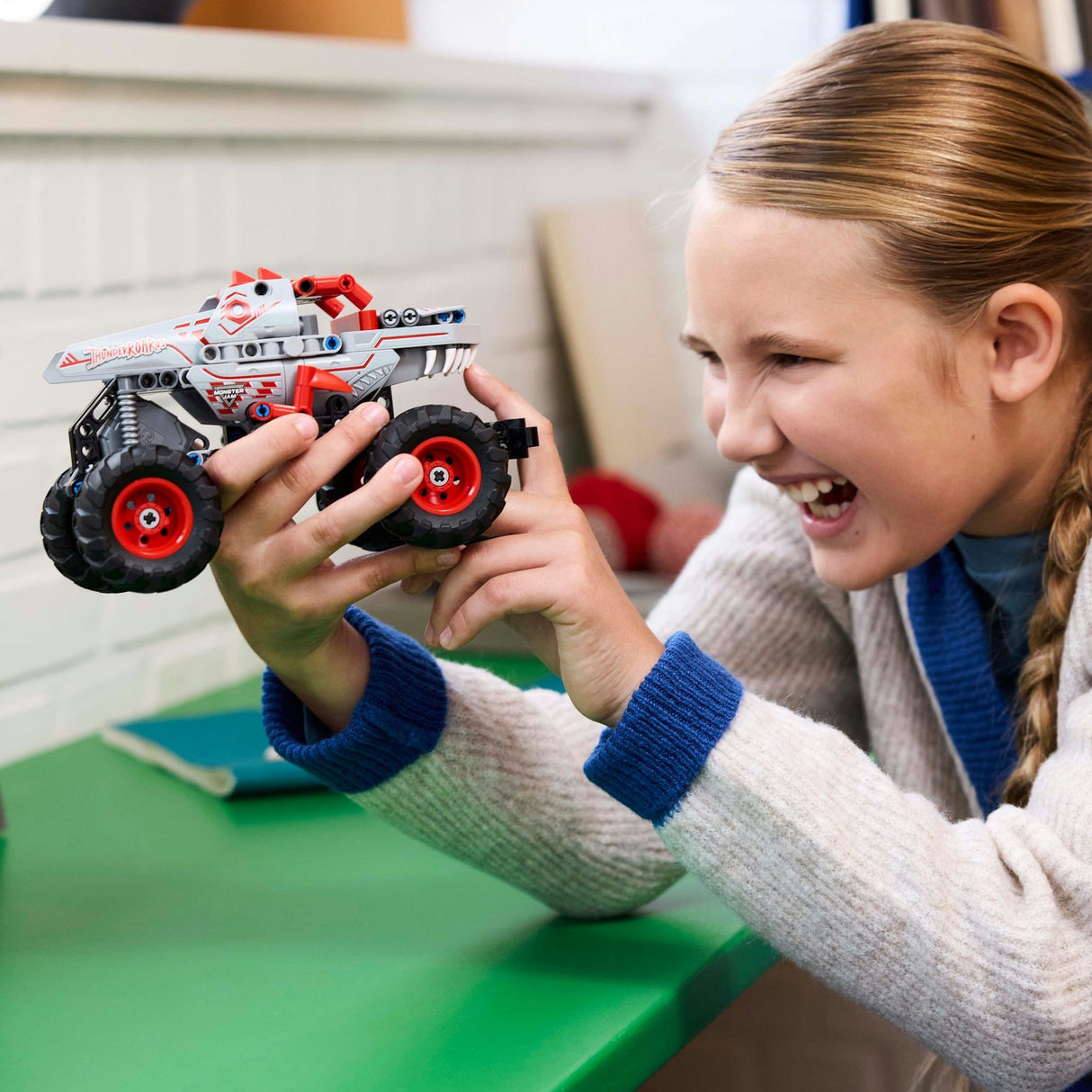 Lego Technic 42200 Monster Jam Thunderroarus Rückzug