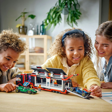 Lego City F1 Truck mit RB20 und AMR24 F1® Cars Spielset – 60445