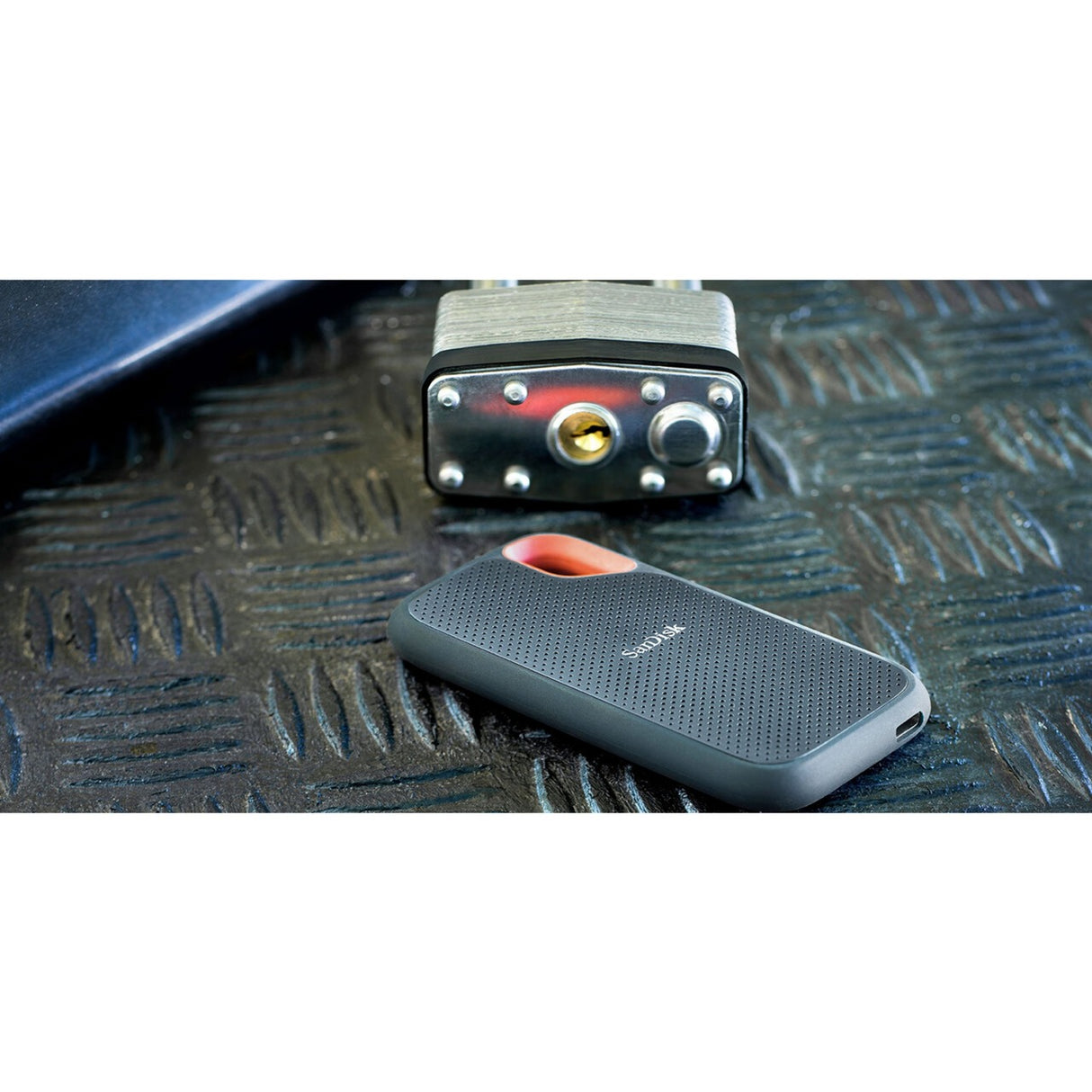 Sandisk Extreme Portable v2, 2 TB externe SSD (schwarz orange, SDSSDE61-2t00-G25, USB-C)