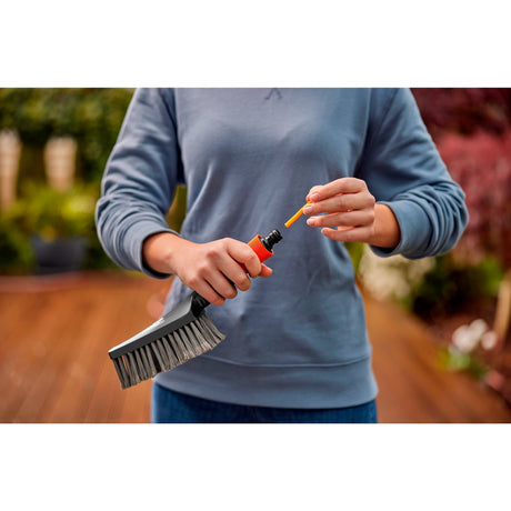 Gardena Cleansystem Reinigungsset mit Handbürste, weicher Seifenstäbchen-Waschbürste (grau, 18860-20)