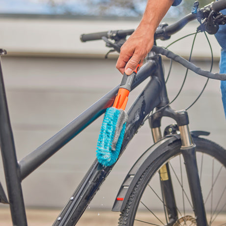Gardena Cleansystem Fahrradwaschset, mit Fahrradbürste, Schlauch und Seifenstück-Waschbürste (Grau-Türkis, 18864-20)
