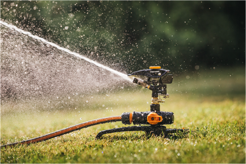 Fiskars Sektorsprinkler | auf Stativfuß | mit Ein-Aus-Ventil 1027050