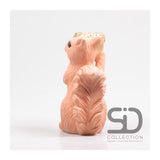 Season inspired decoration eekhoorn met waxinehouder 18x10,5x20,5cm beigerood