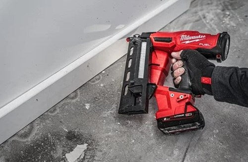 Milwaukee m18 fuel™ fn16ga-202x accu afwerktacker 16ga 18v 2.0ah in hd-box - 4933478092