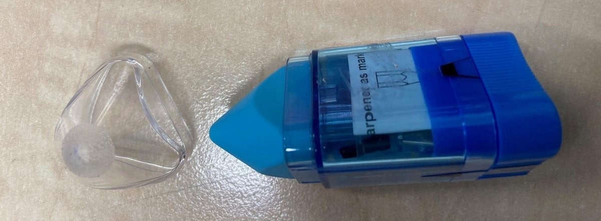 Bruynzeel – Radiergummi und Bleistiftspitzer mit blauer Auffangschale