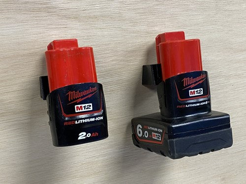 Stealth montiert Batteriehalter für Milwaukee M12 | rot | 6 Stück - bm-mw12-red-6