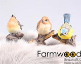 Farmwood animals tuinbeeld vogel op steen stronk 8,5x5x10 cm